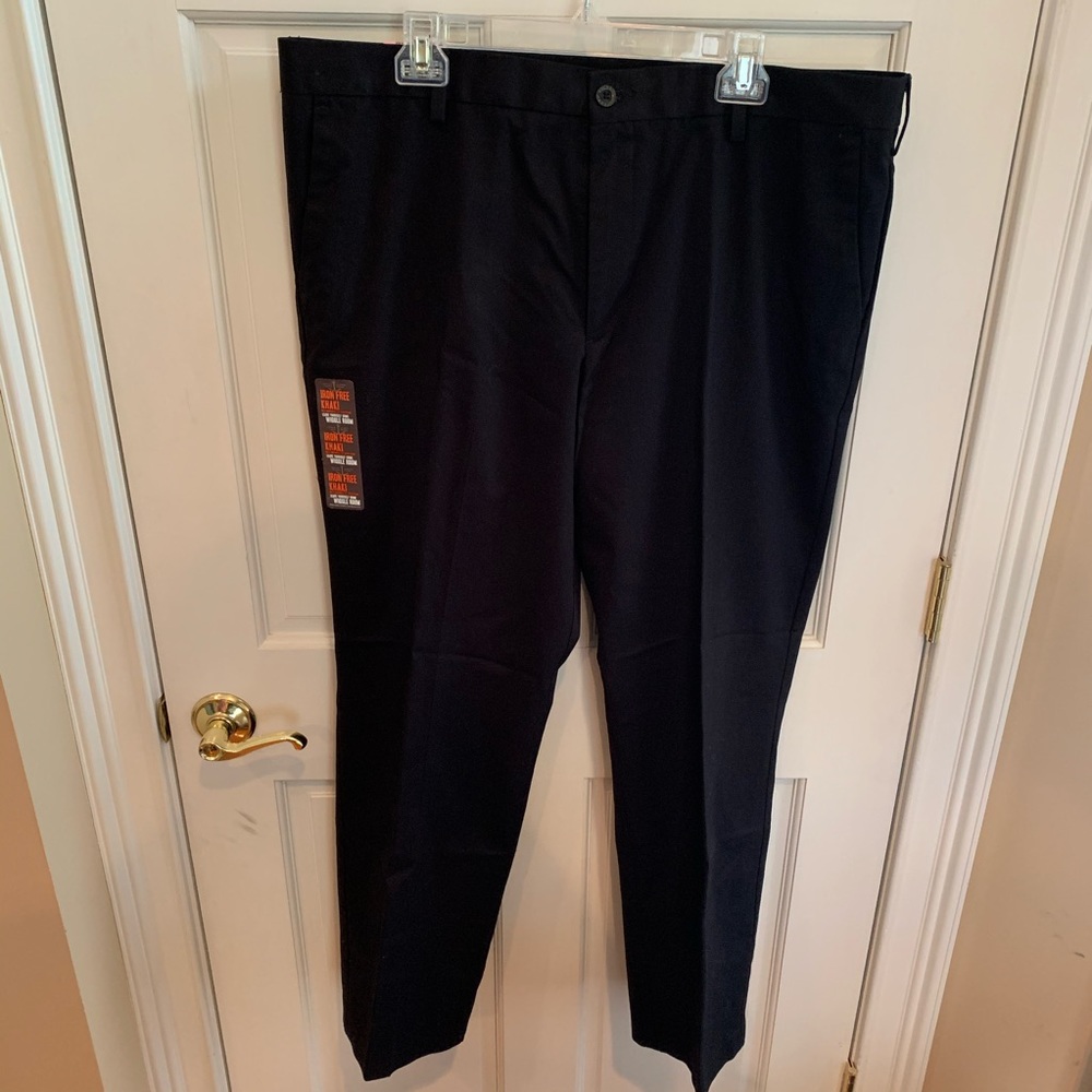 Dockers Iron Free Khaki Pants W40 X L32 Black NWT
